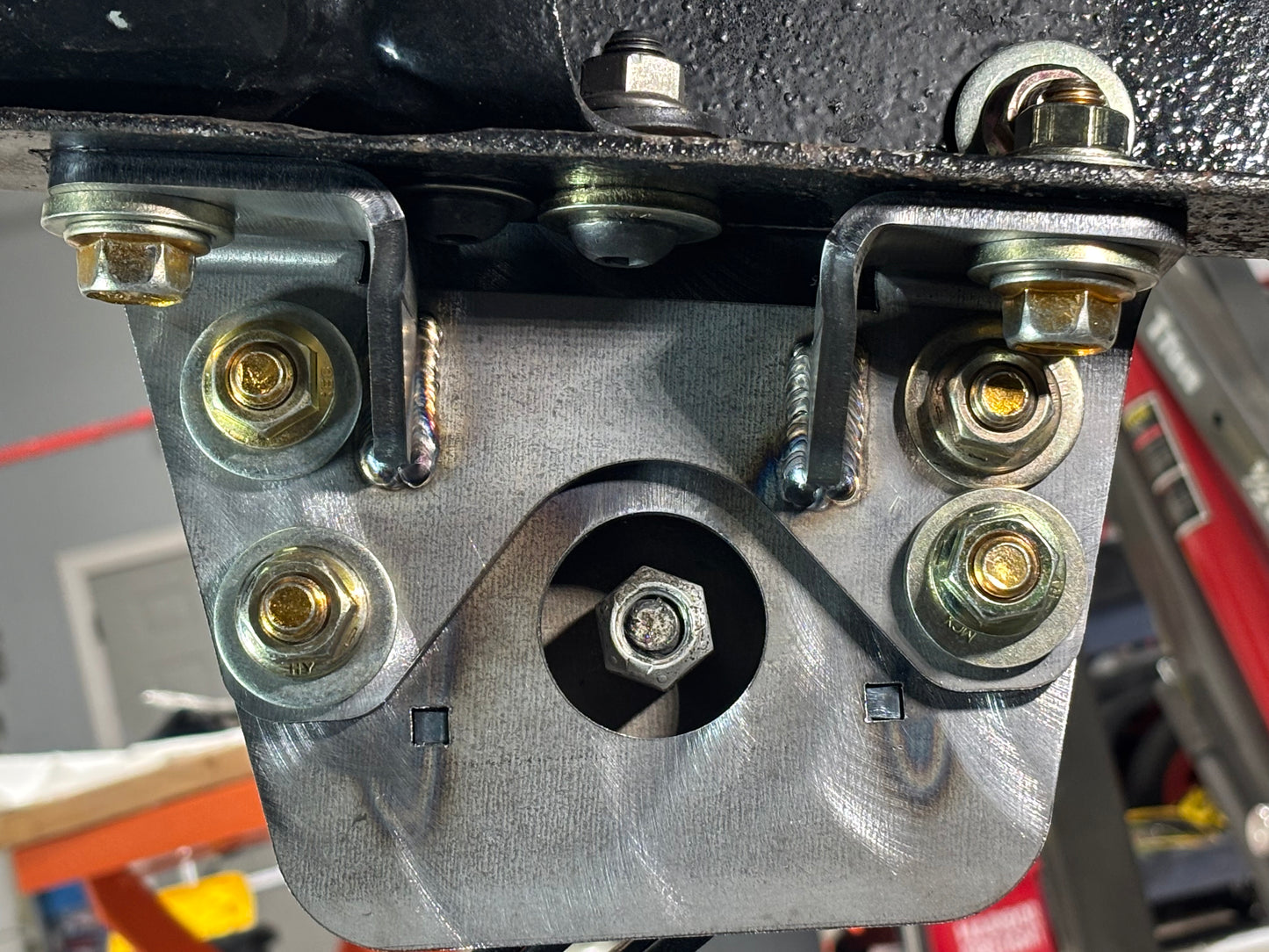 70-72 STYLE K10/K20 LEAF SPRING HANGER SET - REAR - MAIN EYE WITH BACKERS