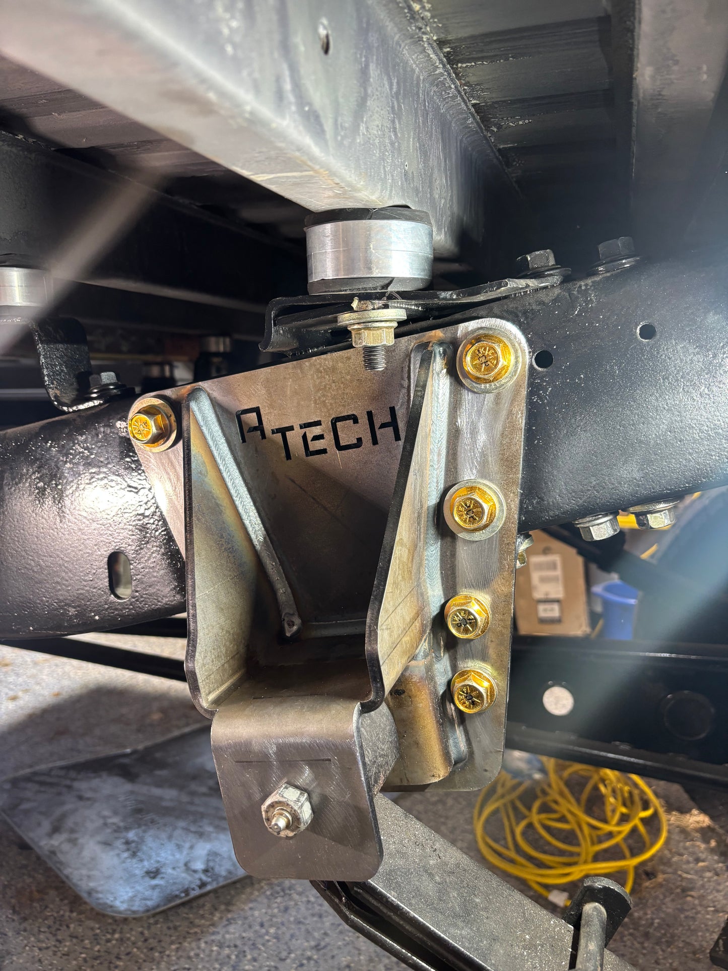 70-72 STYLE K10/K20 LEAF SPRING HANGER SET - REAR - MAIN EYE WITH BACKERS