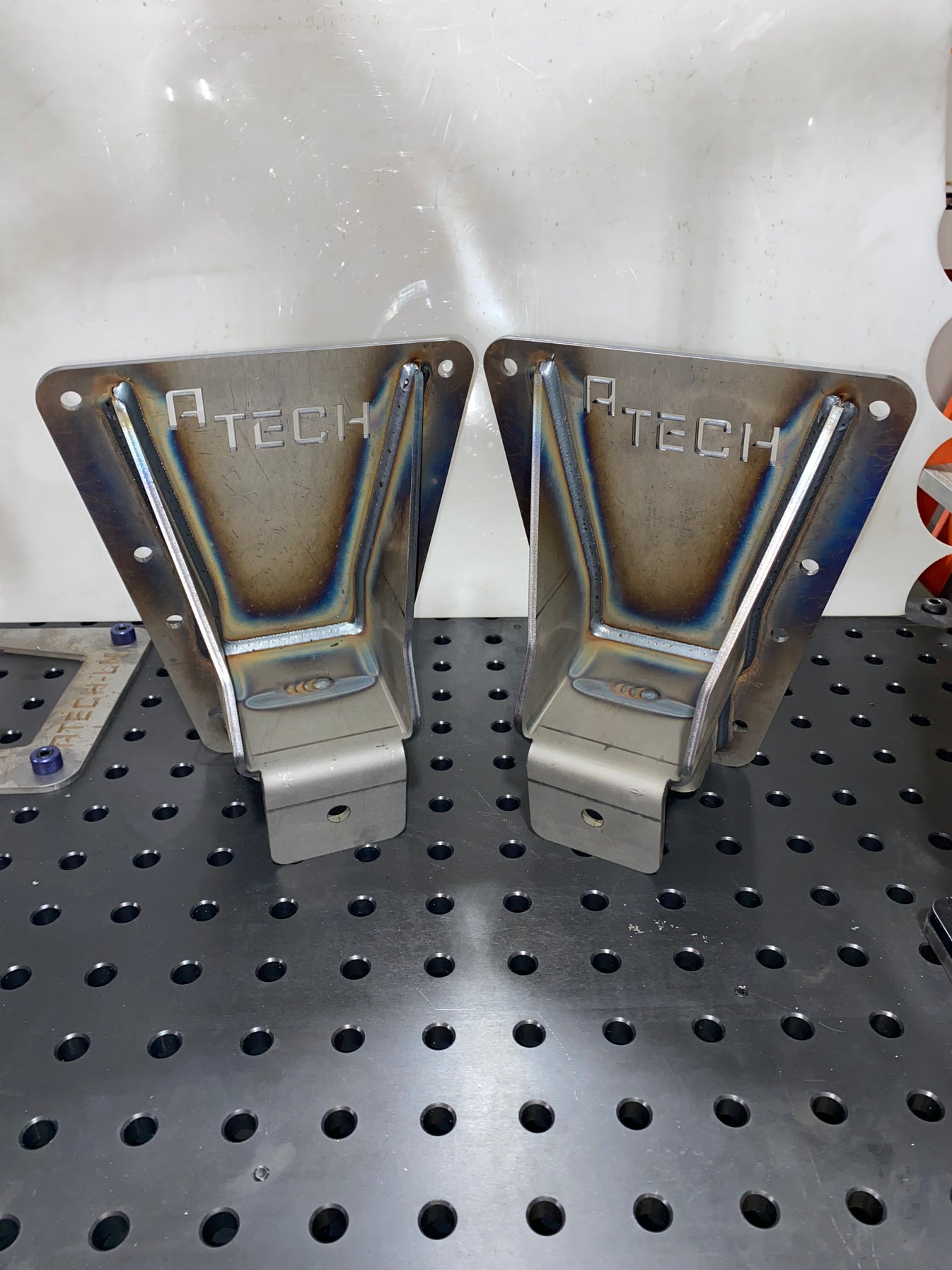 7387 K30 LEAF SPRING HANGER SET REAR MAIN EYE WITH BACKERS